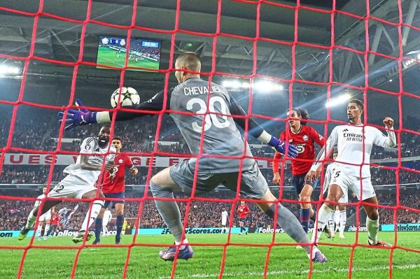 Che<em></em>valier again makes a fine save from Ruediger. — AFP