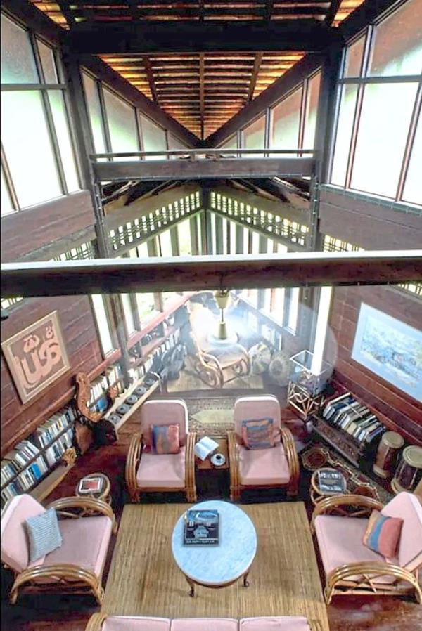 With a structure made from dense timber, the Salinger Residence was built by traditio<em></em>nal Malay carpenters entirely by hand, using o<em></em>nly minimal machinery such as a small cement mixer.