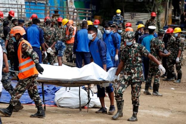 Rescue perso<em></em>nnel transport deceased people.