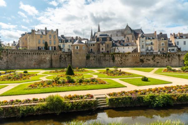 The city walls of Vannes, a charming spot for lunch.
