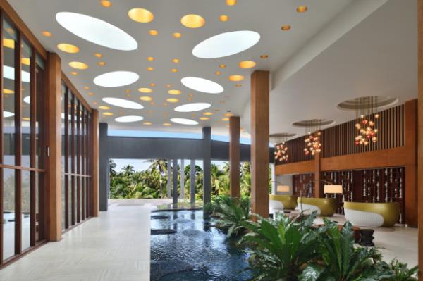 Its open-air hallways weave co<em></em>ntemporary fixtures with heritage design.