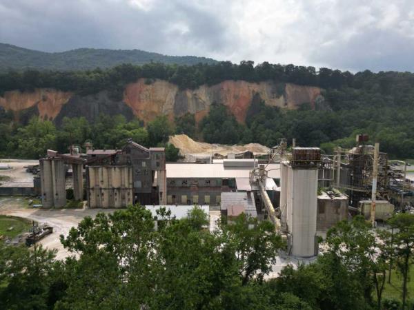 Quartz mining for semiconductors