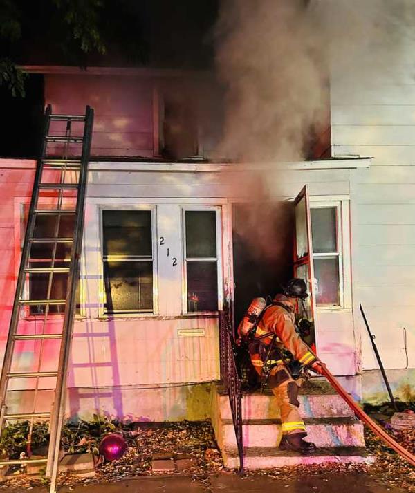 2 injured in fort dodge house fire
