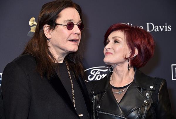 BEVERLY HILLS, CALIFORNIA - JANUARY 25: (L-R) Ozzy Osbourne and Sharon Osbourne attend the Pre-GRAMMY Gala and GRAMMY Salute to Industry Icons Ho<em></em>noring Sean 