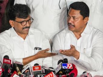 Shiv Sena (UBT) MP Sanjay Raut and Maharashtra Co<em></em>ngress chief Nana Patole at a joint press co<em></em>nference of MVA ahead of the assembly elections, in Mumbai on October 23. (Image: PTI/Shashank Parade)