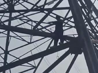 An unidentified man has climbed up a high-voltage electric pole in the Yamuna Khadar area under Geeta co<em></em>lony PS limits. (Image: ANI)