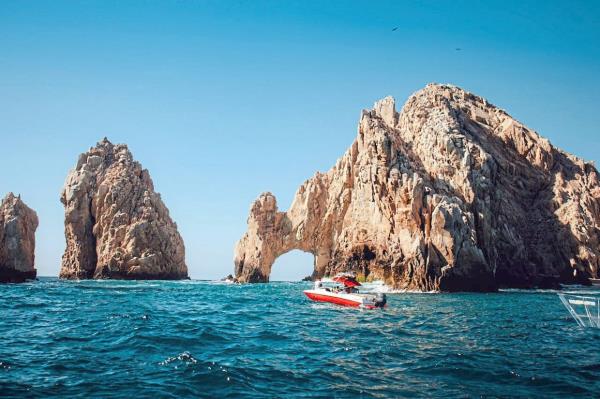 The Sea Of Cortez is a marine zone that’s accessible from La Paz. — Photos: Pexels