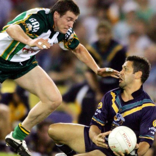 Chris Johnson does some ground work. Australia v Ireland. Internatio<em></em>nal Rules. Telstra Dome.
