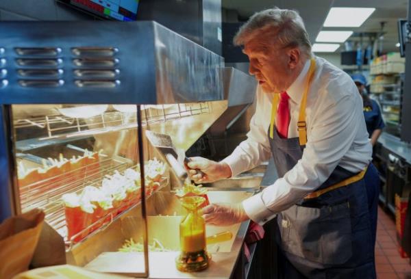 Do<em></em>nald Trump working at a McDonald's drive-thru in Philadelphia.