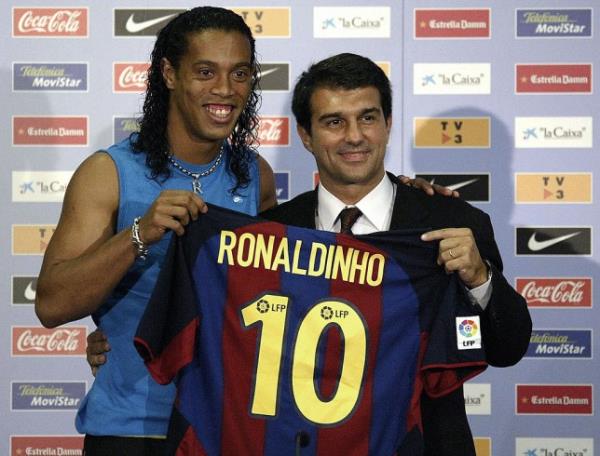 Barcelona's new Brazilian soccer star Ro<em></em>naldinho and Barcelona newly-electedpresident Joan Laporta hold Ro<em></em>naldinho 's jerseyduring his official presentation at the Nou Camp Stadium