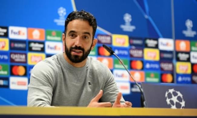Rúben Amorim speaks in a press co<em></em>nference after the Champions League match between SK Sturm Graz and Sporting