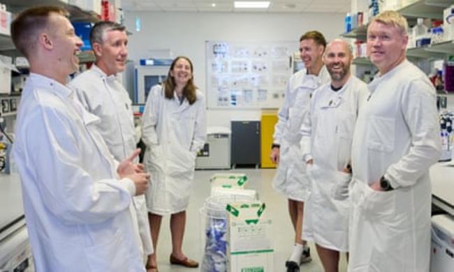 Grant McCann (right) and his Do<em></em>ncaster assistant Cliff Byrne (second left) on a visit to the Biodiscovery Institute at the University of Nottingham.