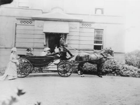 A landau carriage with its roof collapsed in 1867.