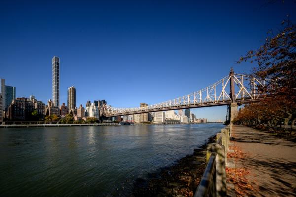 View of the Midtown Manhattan skyline and Queensboro Bridge from Roosevelt Island