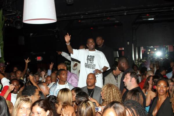 Diddy hostinga a 2005 VMA afterparty in Miami.