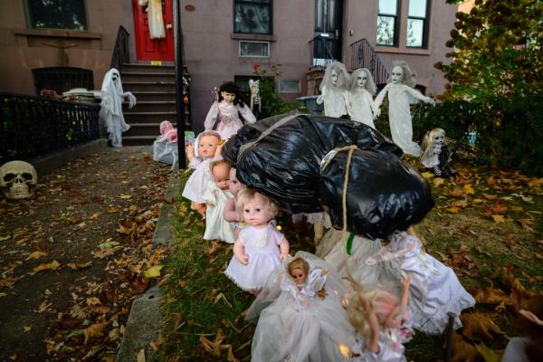 Halloween house</p>

<p>　　123 East 61st St. UES.