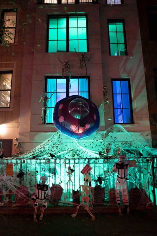Halloween house</p>

<p>　　123 East 61st St. UES.