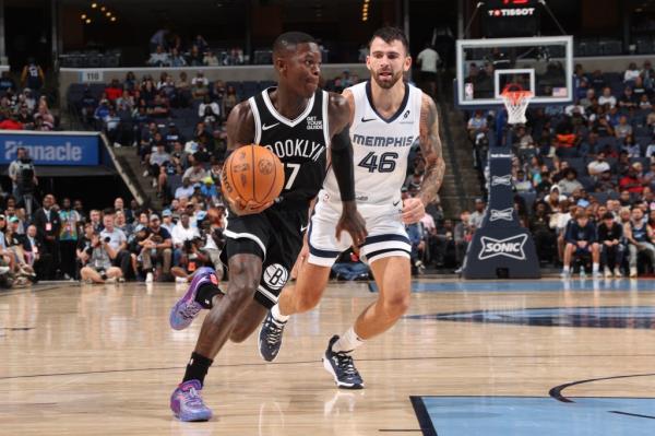 Dennis Schroder dribbles during the Nets' win over the Grizzlies on Oct. 30, 2024. 