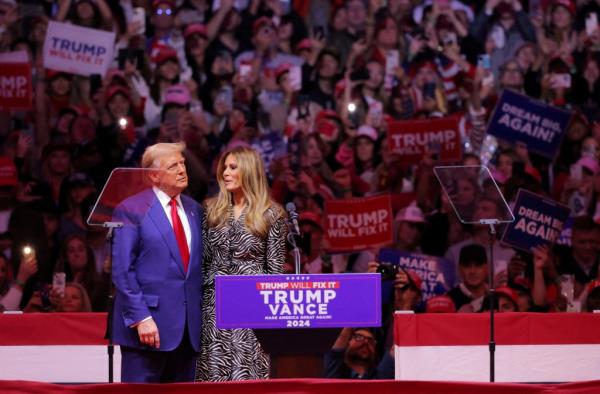 Do<em></em>nald and Melania on stage at MSG. 