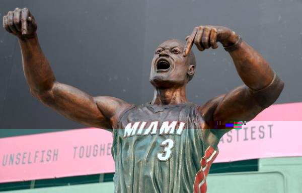 Jerrod Mustaf during a game against the Rockets.