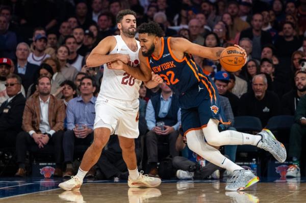 Karl-Anthony Towns looks to make a move against the Cavaliers on Mo<em></em>nday night at the Garden.