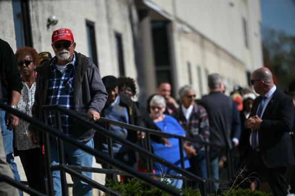 The pro-Trump hat urged fellow voters to 