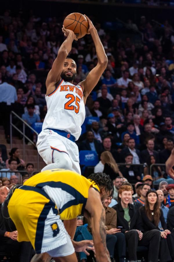 Mikal Bridges shoots during the Knicks' win over the Pacers on Oct. 25, 2024. 
