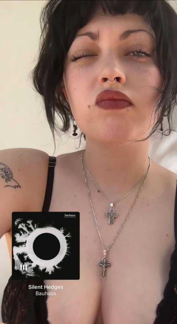 Dave Grohl's daughter Violet Grohl on Instagram.