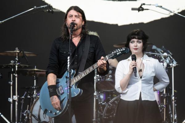 Dave Grohl from the Foo Fighters performs with his daughter Violet Grohl on The Pyramid Stage at Day 3 of Glasto<em></em>nbury Festival 2023 on June 23, 2023 in Glastonbury, England.