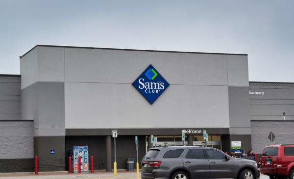 Sam's Club store exterior.