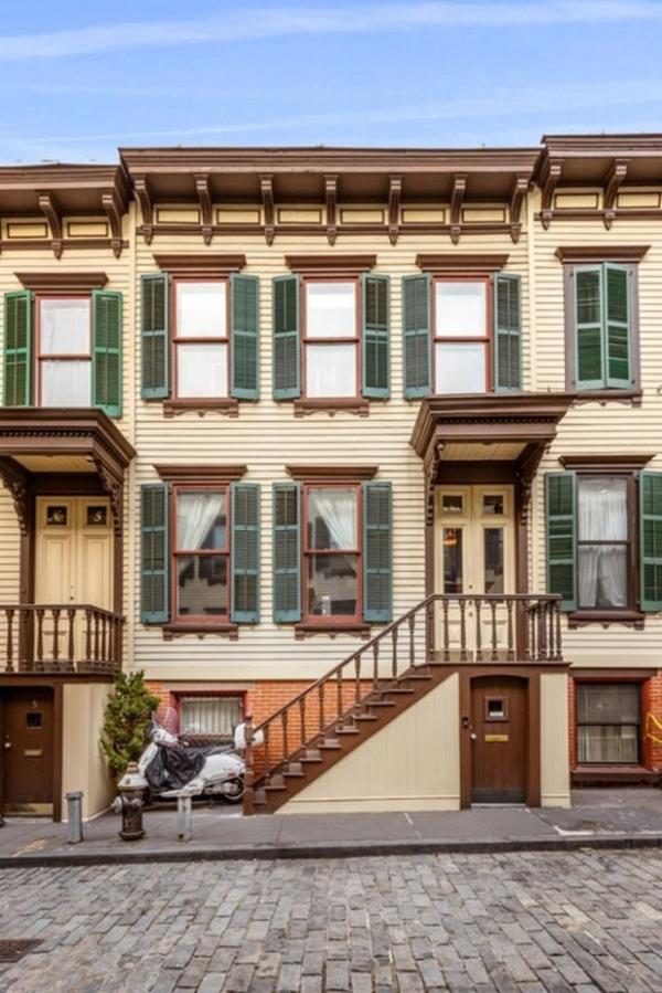 No. 7 Sylvan Terrace, like the other townhouses, boasts charming old-world touches.