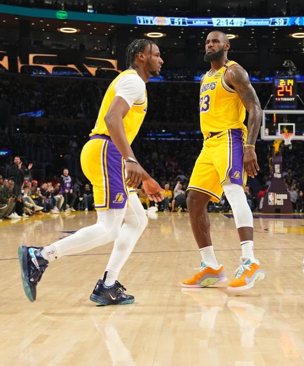 Bro<em></em>nny James #9 and LeBron James #23 of the Los Angeles Lakers looks on during the game against the Minnesota Timberwolves on October 22, 2024.
