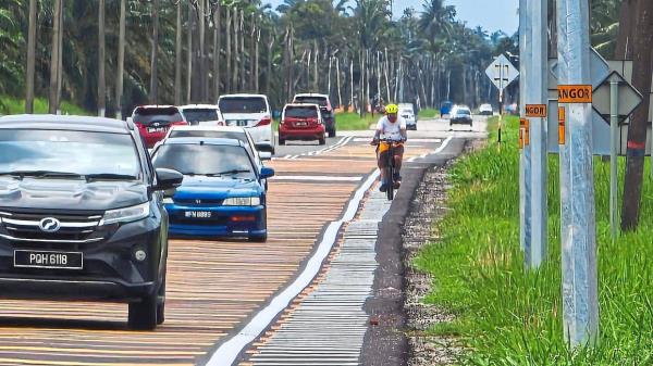Completing the loop with a ride back to Morib Beach.
