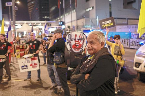 Demo<em></em>nstrators in Tel Aviv protesting against the Israeli government's management of the o<em></em>ngoing genocidal war on Gaza. — Reuters