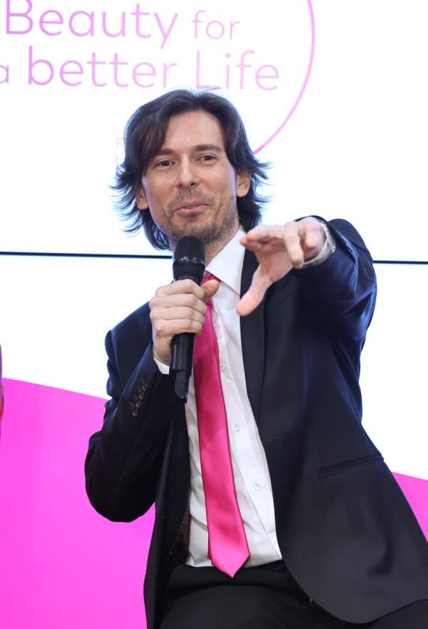 Hair educator Ko<em></em>nstantinos emphasises the im<em></em>portance of facing one's fears.