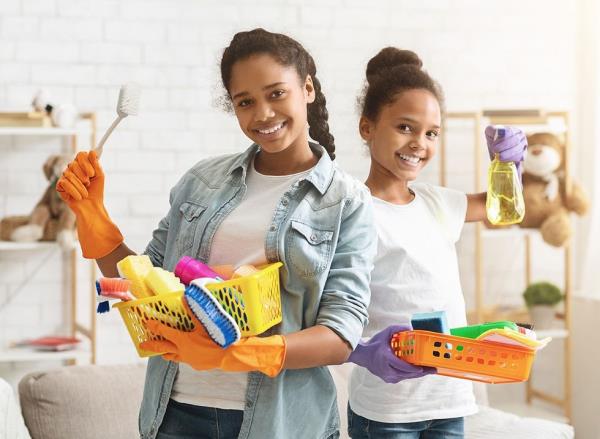 Two sisters help to de-clutter and clean