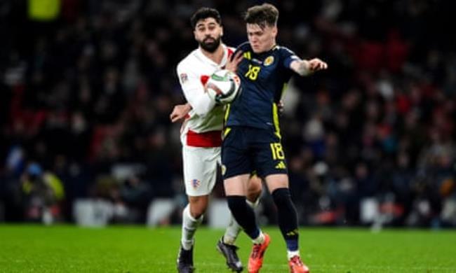 Croatia's Josko Gvardiol (left) and Scotland's Ben Doak battle for the ball during the UEFA Nations League Group A1 match at Hampden Park, Glasgow.