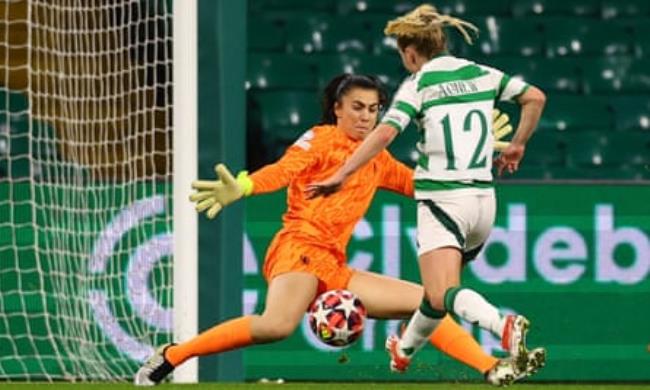 Murphy Agnew scores Celtic’s goal past Chelsea’s Zecira Musovic