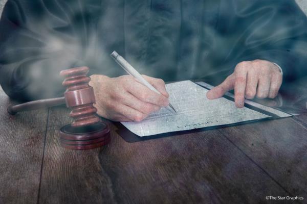 卡车司机被控协助藏匿被盗的自动取款机