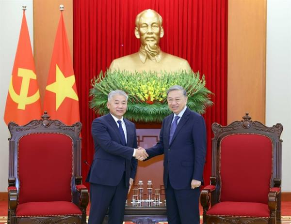 党总书记建议越蒙推进务实、有效合作