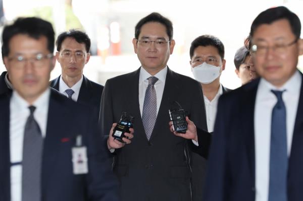 在三星合并案的重审中，检察官要求判处三星总裁5年徒刑