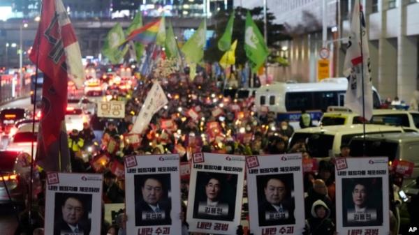 Protesters march to the presidential office after a candlelight vigil against South Korean President Yoon Suk Yeol in Seoul, South Korea, Dec. 5, 2024.