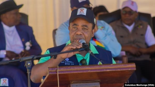 Dr. Bernard Madzima, the executive officer of the Zimbabwe Natio<em></em>nal AIDS Council, speaks at World AIDS Day commemorations in Rusape, on Dec. 1, 2024.