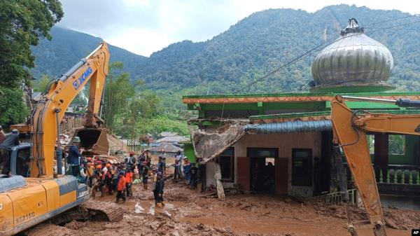 Rescuers search for missing people after a deadly landslide in Karo, North Sumatra, Indonesia, Nov. 25, 2024.