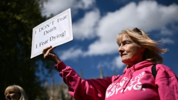 A disability campaigner demo<em></em>nstrates outside the Houses of Parliament in Lo<em></em>ndon on April 29, 2024 during a gathering in favour of the proposals to legalise assisted suicide in the UK. File Photo: Ben Stansall / AFP