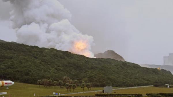 A fire that broke out during an engine combustion test of its Epsilon S rocket under development is seen at Tanegashima Space Center on the southwestern island of Tanegashima, Japan November 26, 2024, in this photo released by Kyodo. Photo: Mandatory credit Kyodo/via REUTERS