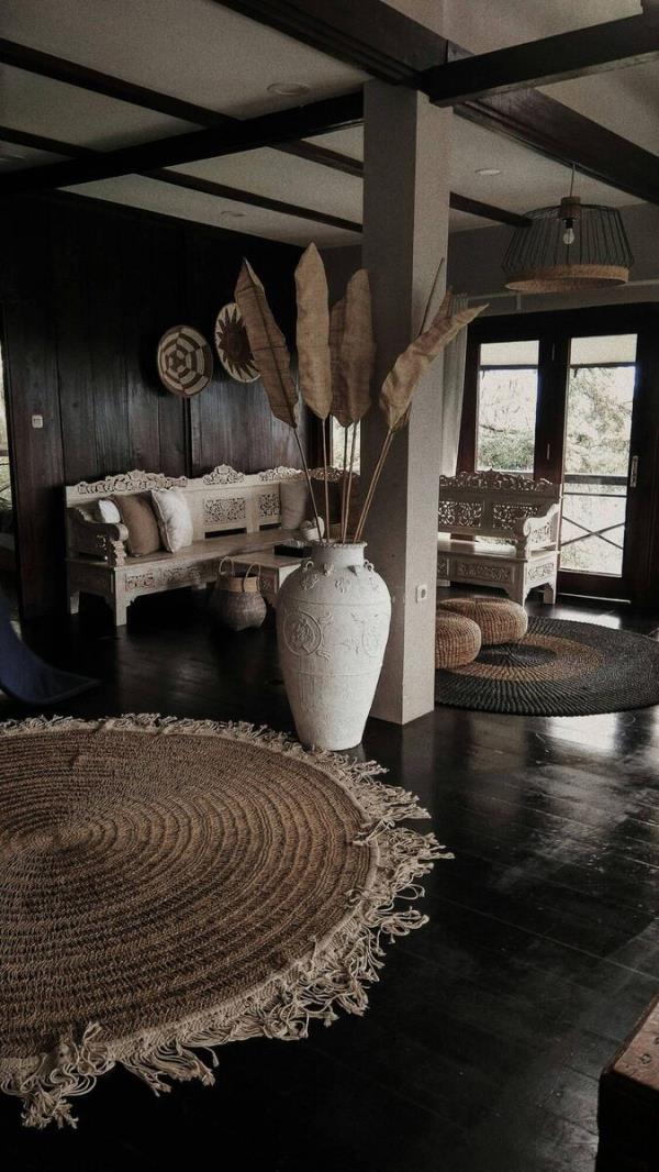 Zo<em></em>ning is key to designing large rooms and is easily achieved by grouping furniture. Picture: Selenic Moon