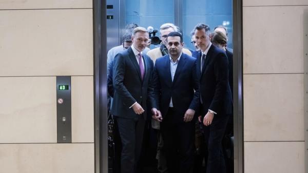 Senior Scholz ex-ally quits over ‘D-Day’ paper on German government collapse