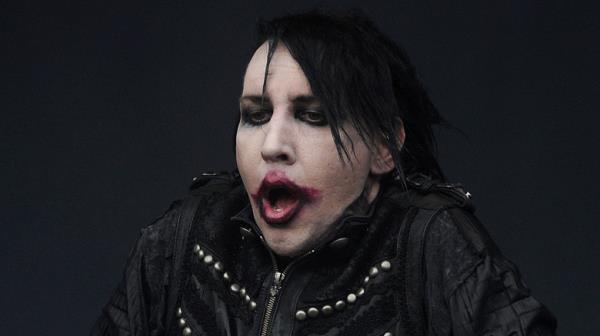 marilyn manson bearing teeth at 1994 concert
