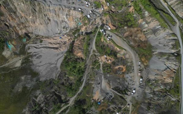 An aerial view of the abando<em></em>ned Panguna mine pit.